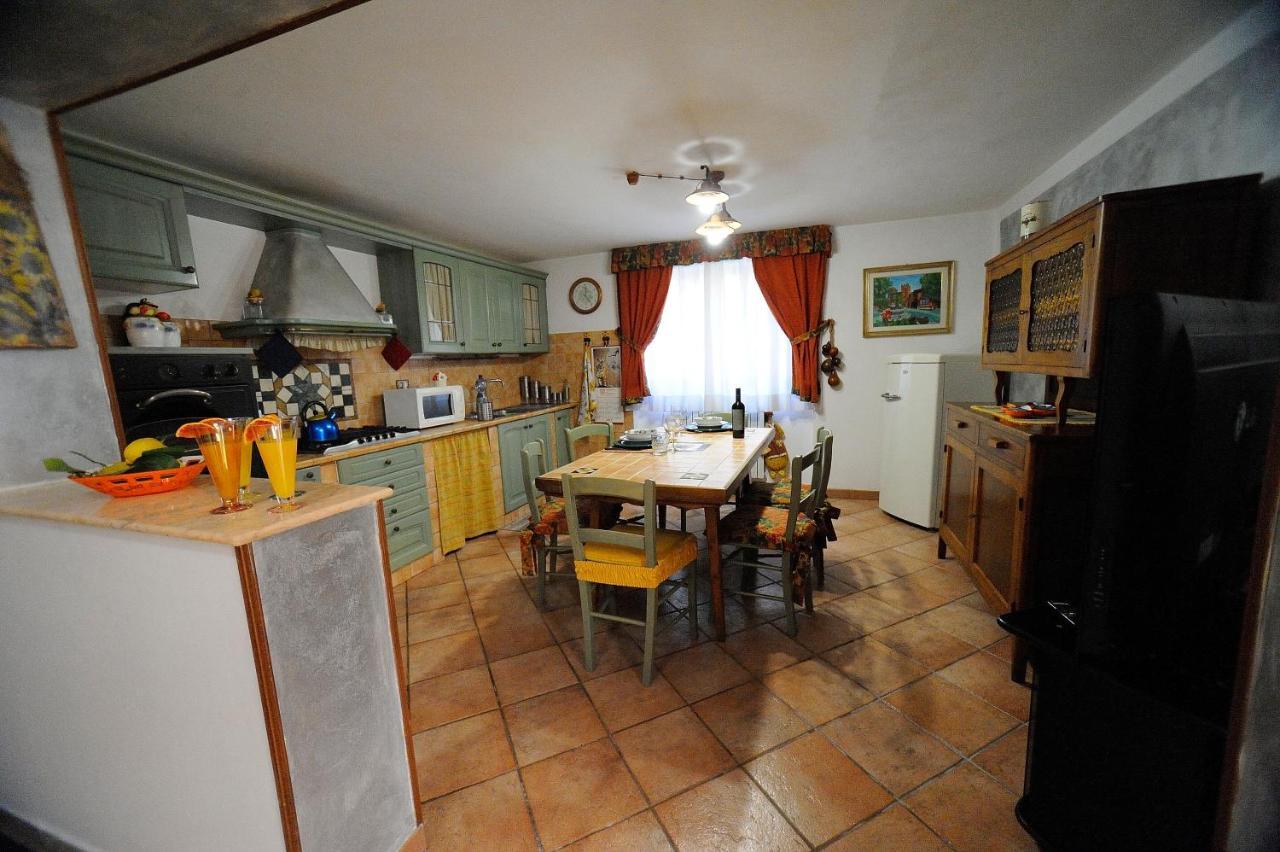 Casa Di Manu Apartment มอนเตกาตินี แตร์เม ภายนอก รูปภาพ